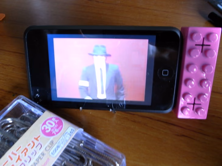 iPhoneスタンドを自作してみた