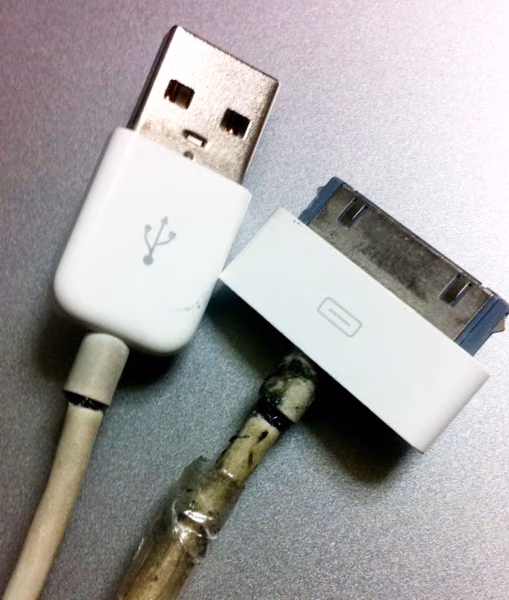 iphoneケーブル