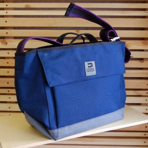 FREDRIK PACKERSのメッセンジャーバッグ購入