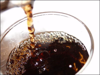 コーラの泡を極力減らして注ぐ方法！早く飲みたいのに泡が・・