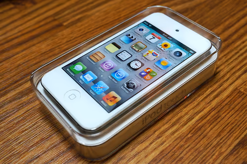ジョブス氏の刻印入りiPod Touch ホワイトを買った