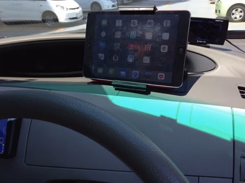 iPad mini用に車載ホルダーとダッシュボードマウントを購入