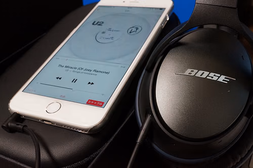 ボーズ最高峰のアラウンドイヤータイプのノイズキャンセリング・ヘッドホン BOSE QuietComfort25 到着
