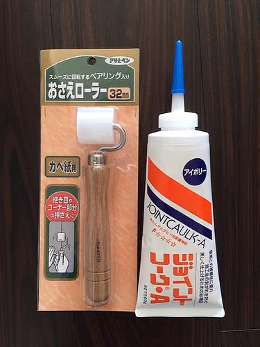壁クロスのはがれをジョイントコークで補修