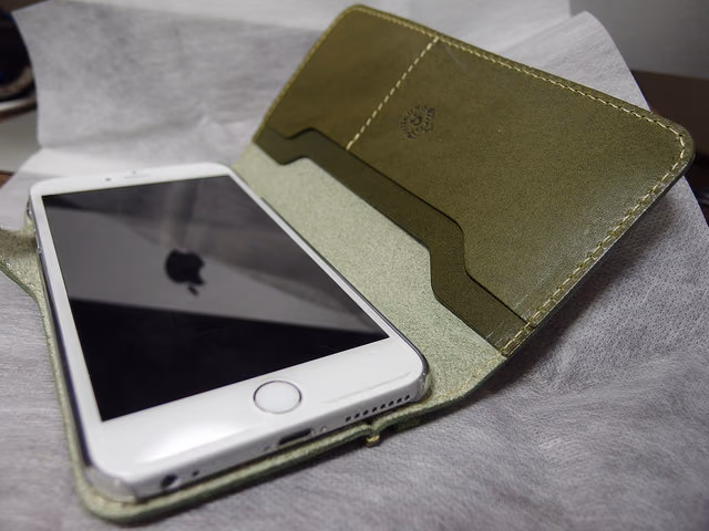 ひと月半待ったHUKUROのiPhoneケースが届いた