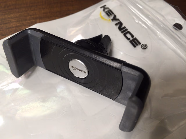 エアコン吹き出し口に取り付けるスマホホルダーを買ってみた