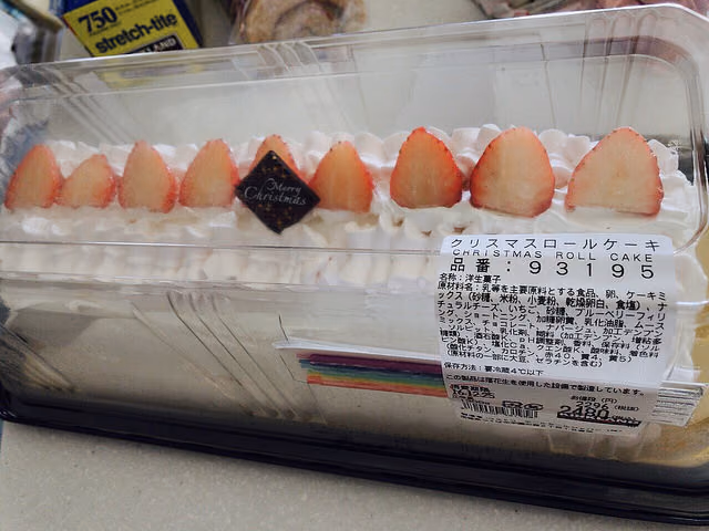 コストコのクリスマスロールケーキを買ってみた
