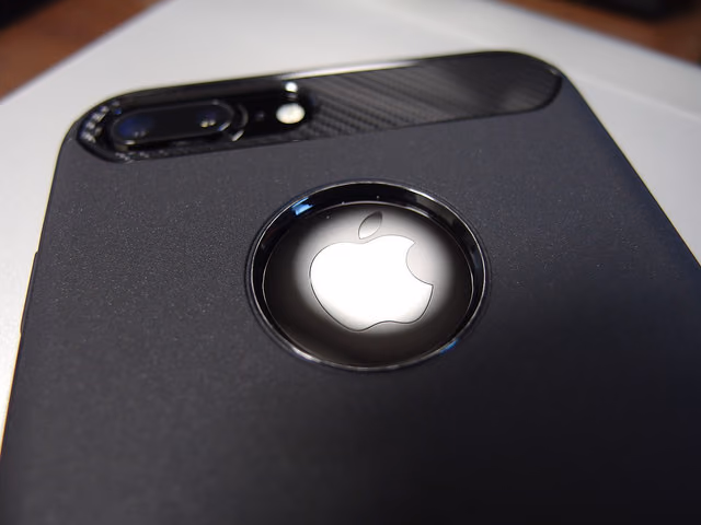 iPhone7にとりあえずの保護フィルムとケース