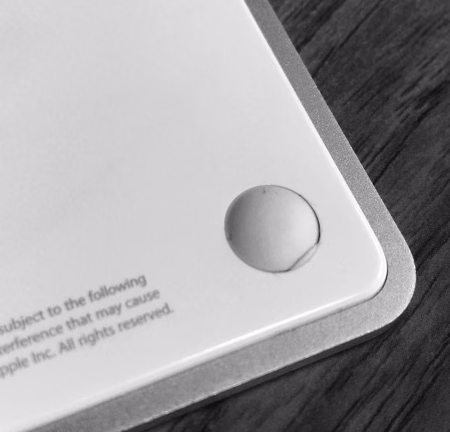 Apple Magic Trackpadのクリックが押されたまま戻らない!?